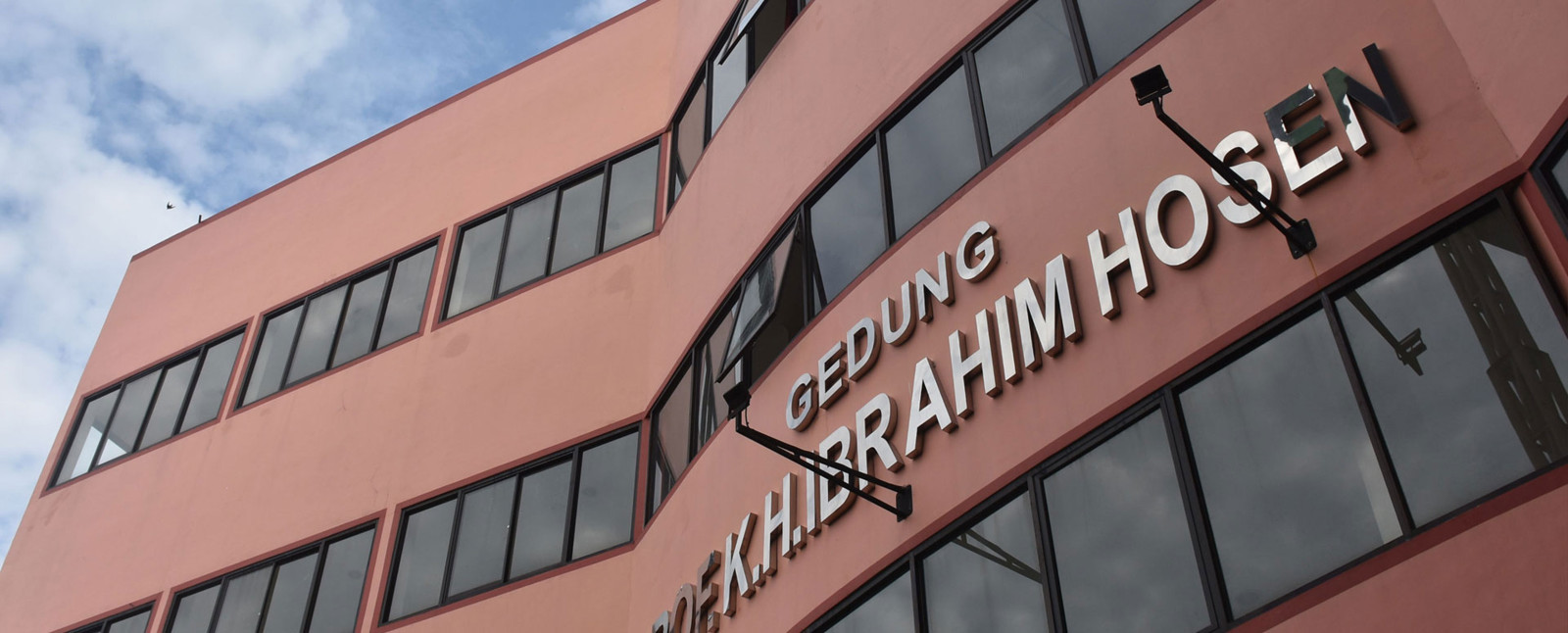 Gedung Ibrahim Hosen, IIQ Jakarta