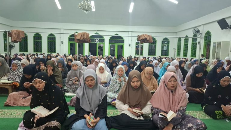 Peringati Malam Nisfu Sya’ban, Mahasantri Pesantren Takhasus “IIQ Jakarta” Laksanakan Doa Bersama
